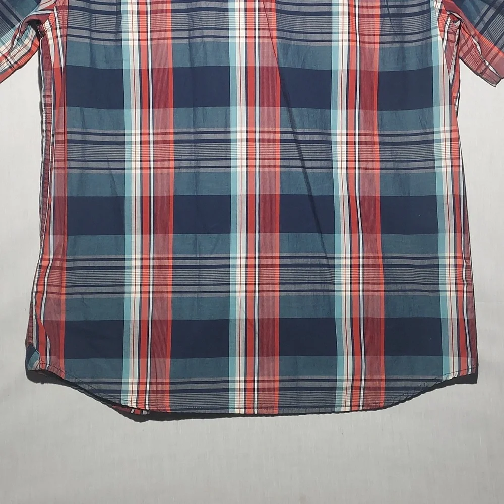 The North Face short‎ sleeve plaid men's button-up shirt size large